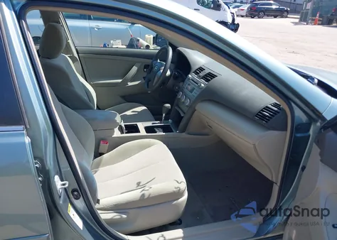 2011 Toyota Camry Le z USA, uszkodzony, nr VIN 4T1BF3EK8BU648566
